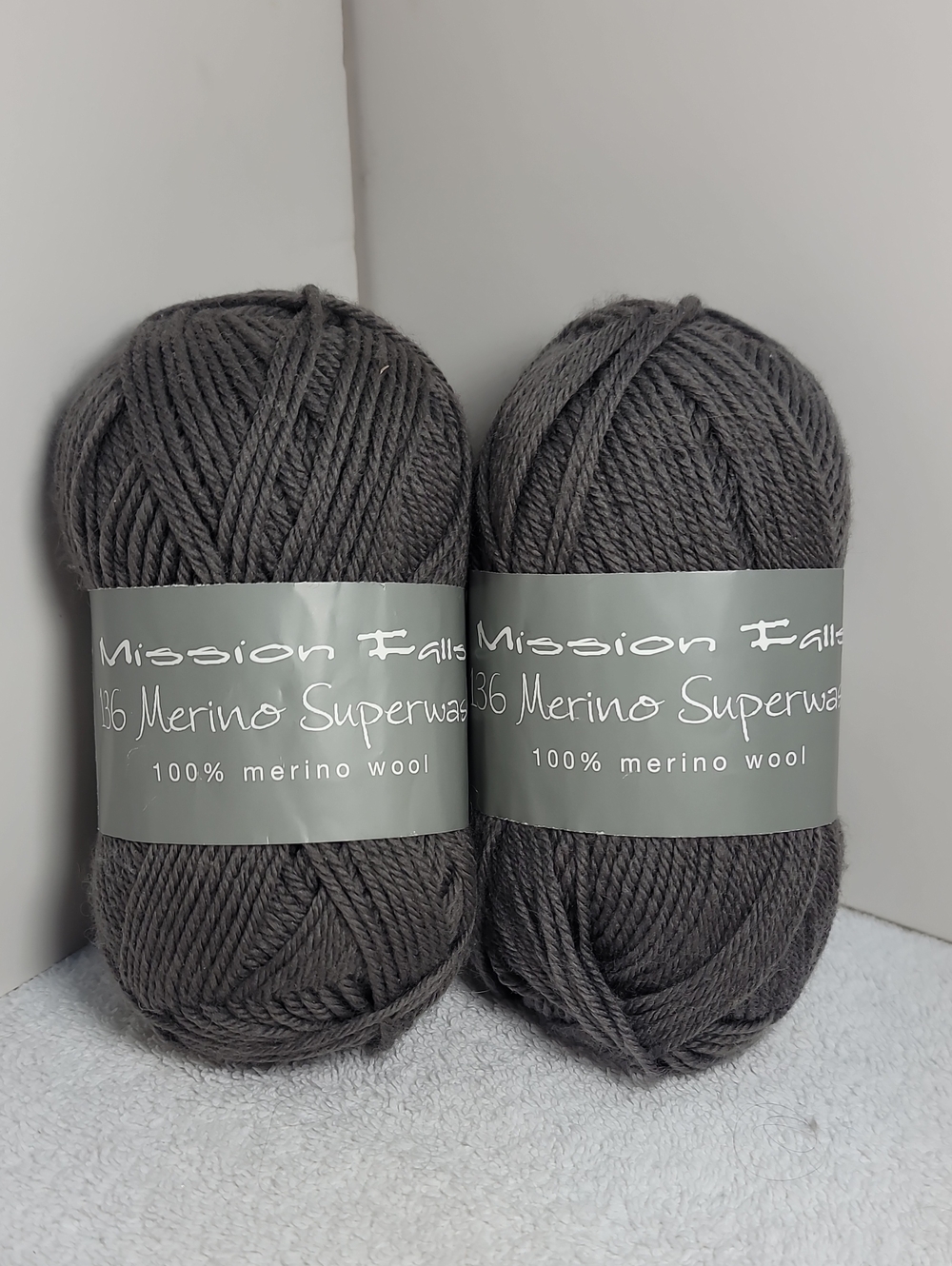 136 Merino Superwash Yarn - Charcoal Gray